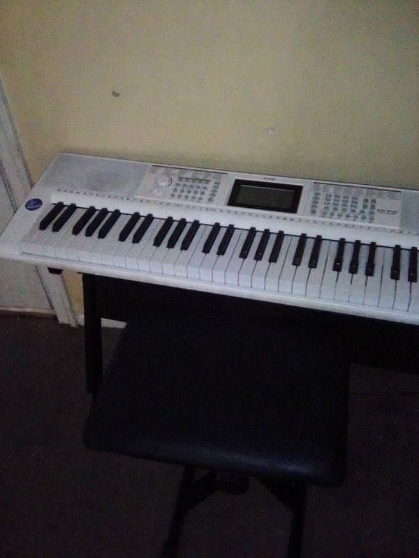 DEK-610s Electric Keyboard
