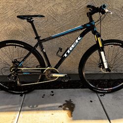 TREK X-CALIBER 4, 24-Speed Hard-Tail Mountain Bike w/29” Wheels, 19.5” Medium Frame, Disc Brakes, plus FULL Tune-up – Like NEW!