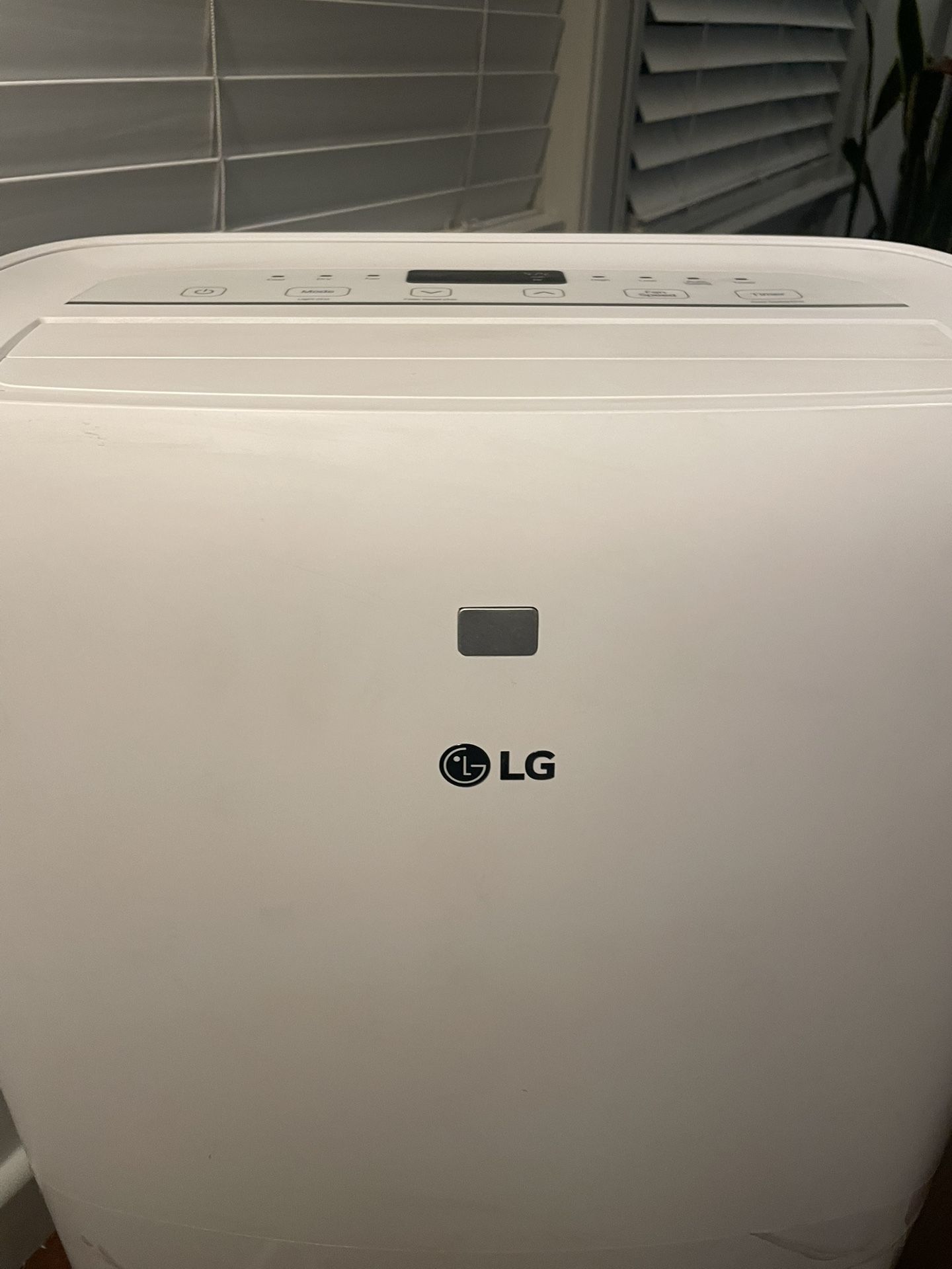 LG Window AC Unit 1800W