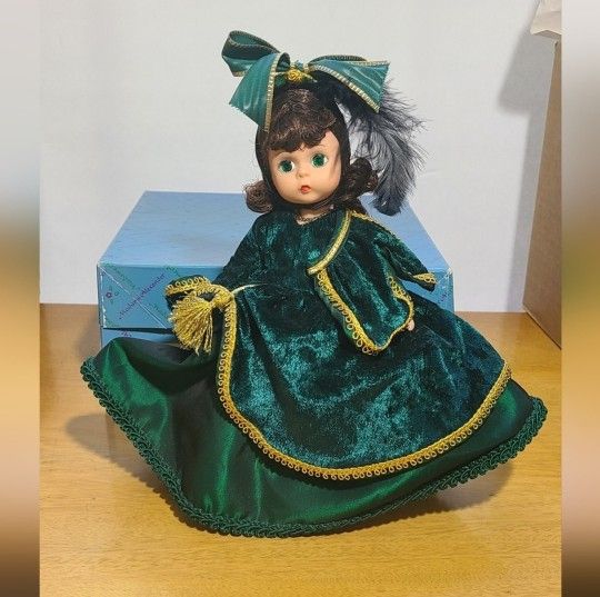 MADAME ALEXANDER DOLL IN BOX 8" SCARLETT'S CURTAIN DRESS
still has the box doll looks good no certificate.  box not perfect