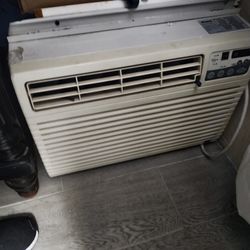 Window AC   7800 BTU With Remote $70.00
