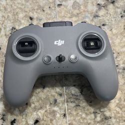 Dji Fpv Controller 2.               (HAS ONLY ONE STICK)