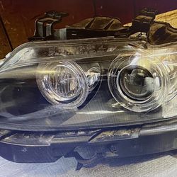 2009 BMW 328i Left head light xenon