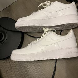 White Nike Air Force’s