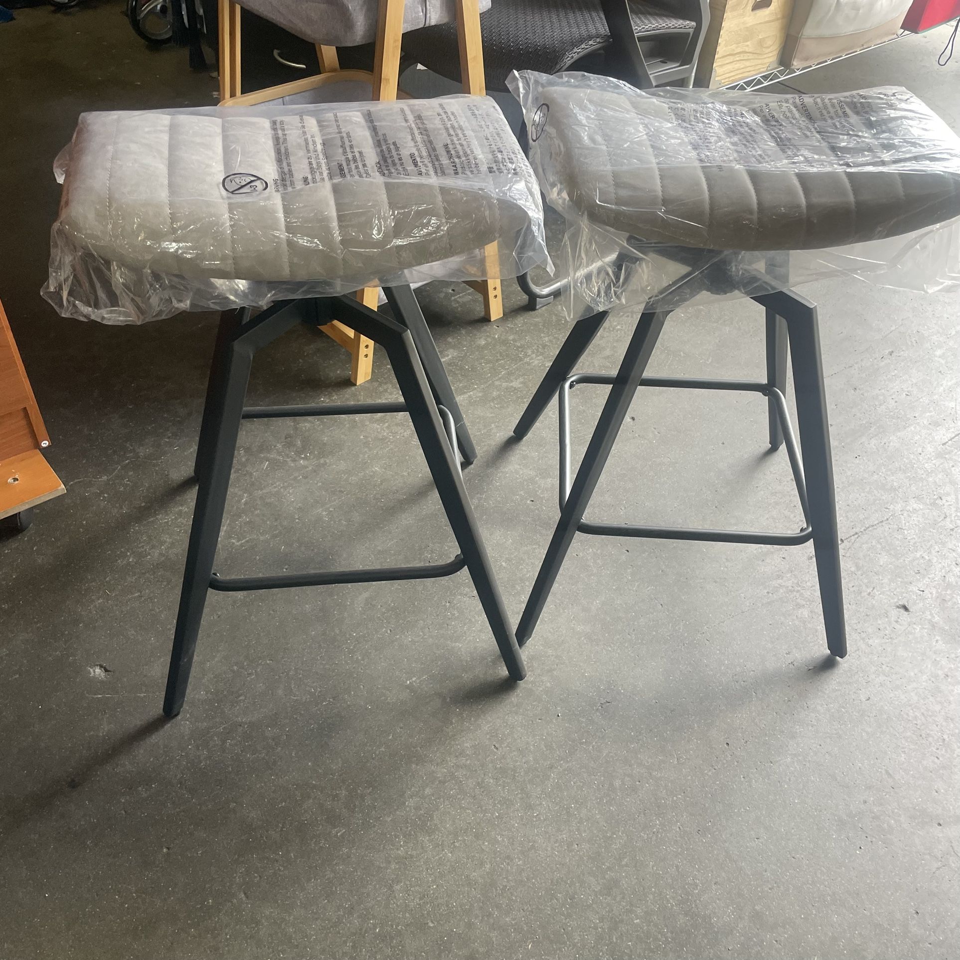 BAR STOOL - Set Of 2 Swivel Bar Stools 24” Height