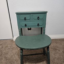 Vanity Table W/ Stool. Vintage