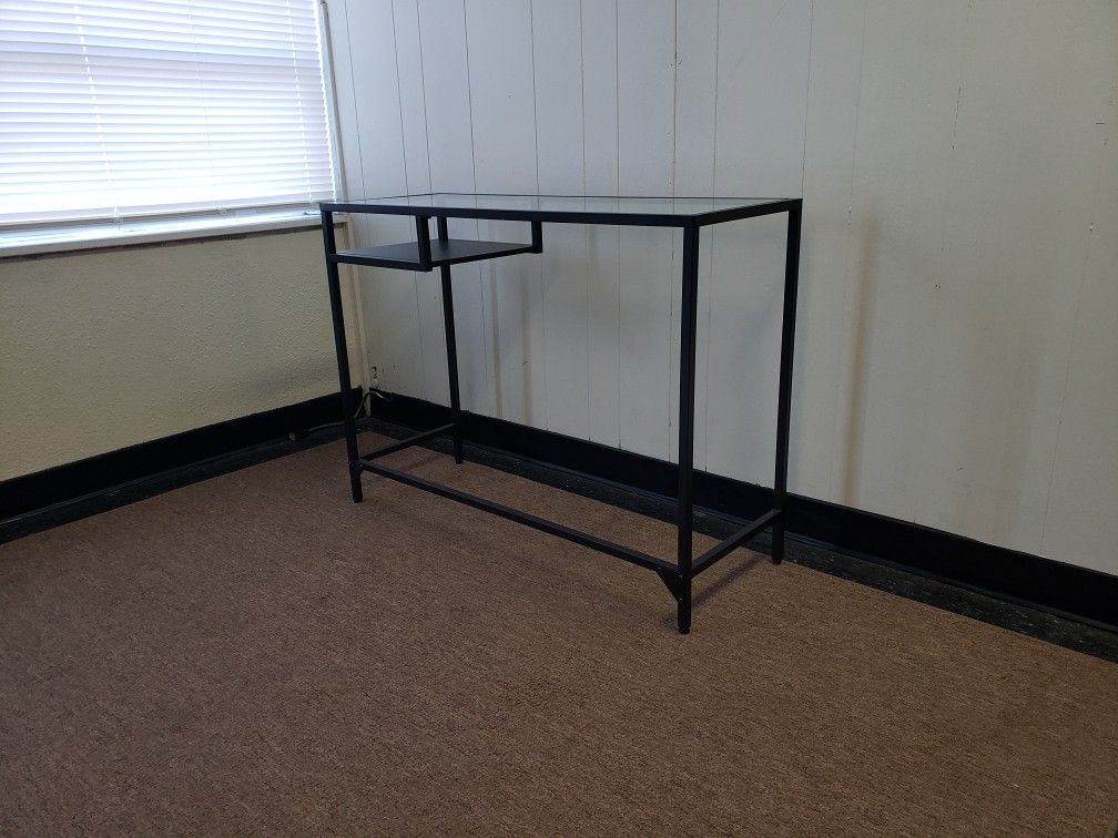 Table / Desk - can DELIVER almost anywhere for $20 extra - gently used and in LIKE NEW condition 😍