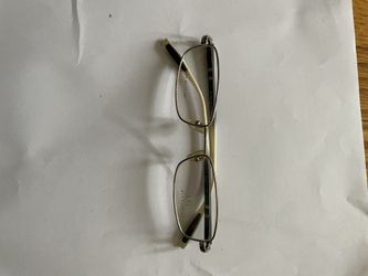 This is a pair of nearsighted glasses frames from the VS Eyewear brand. • Brand: VS Eyewear • Design/Origin: The "Design in Italy" logo is printed on 