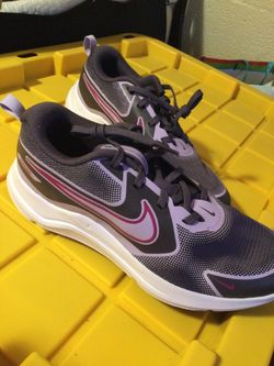 Nike Cosmic Sneaker Big Kid 7y ( Womens 8.5)