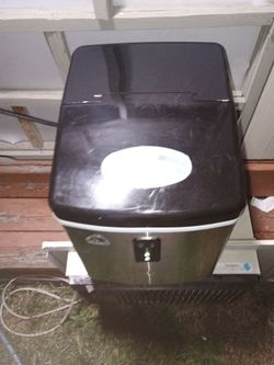 Igloo ice maker