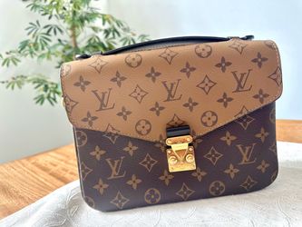 LV Pochette Metis