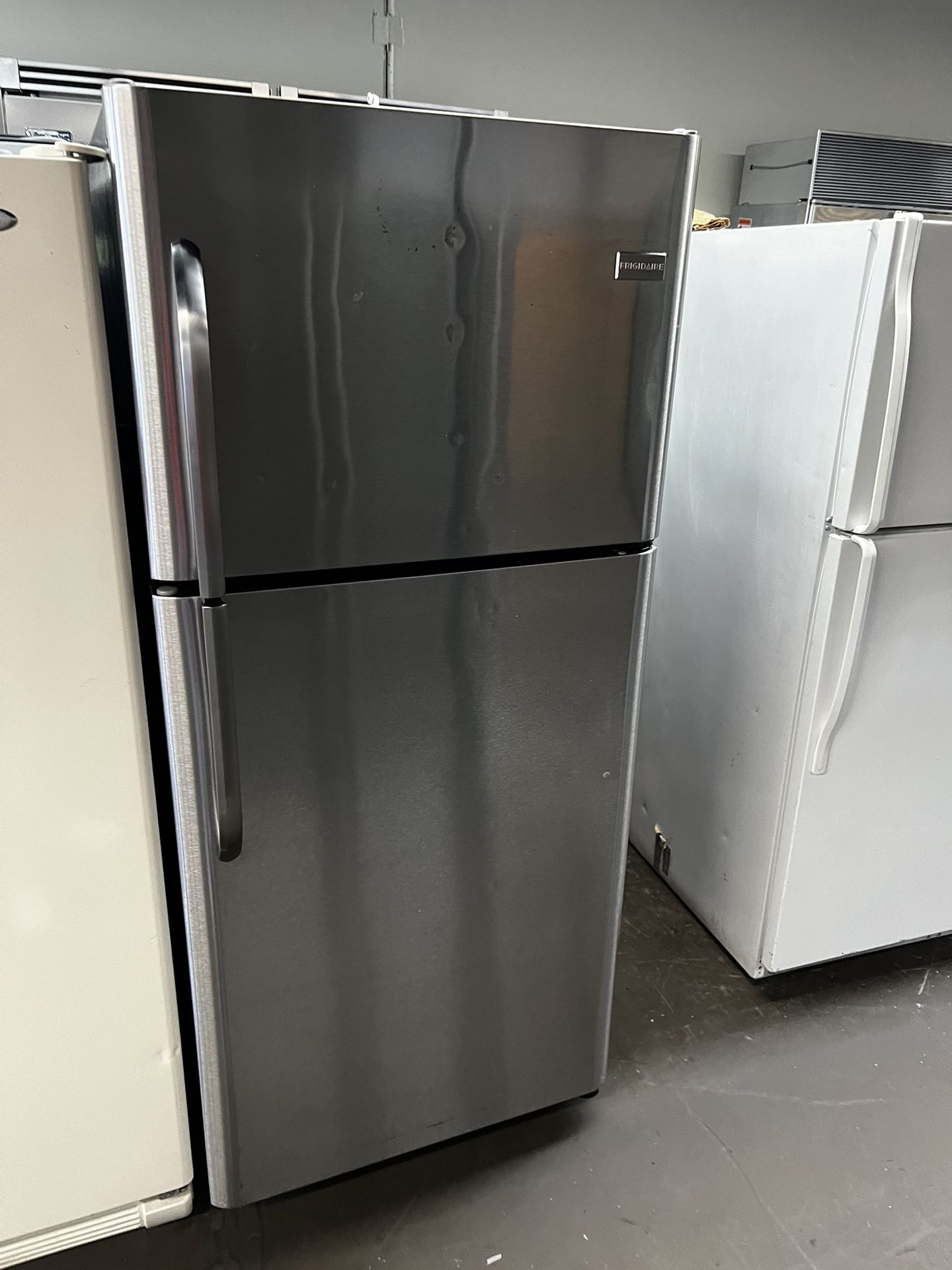 Frigidaire Top Freezer Refrigerator Stainless Steel 18 Cu Ft 