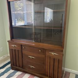 Mid-Century Hutch – Distinctive Furniture by Stanley