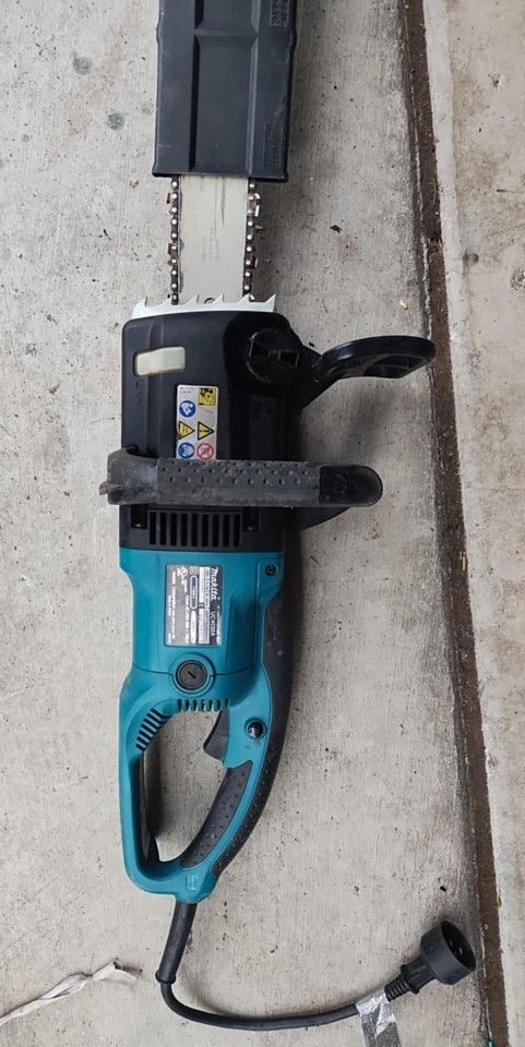 Makita Chainsaw