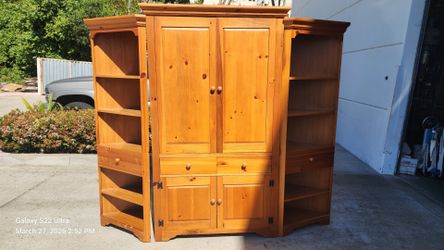 TV Cabinet w side shelves