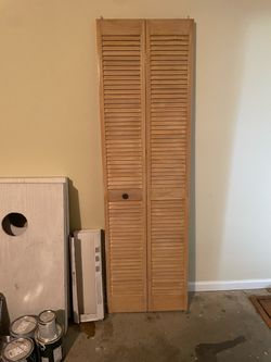 Closet folding door