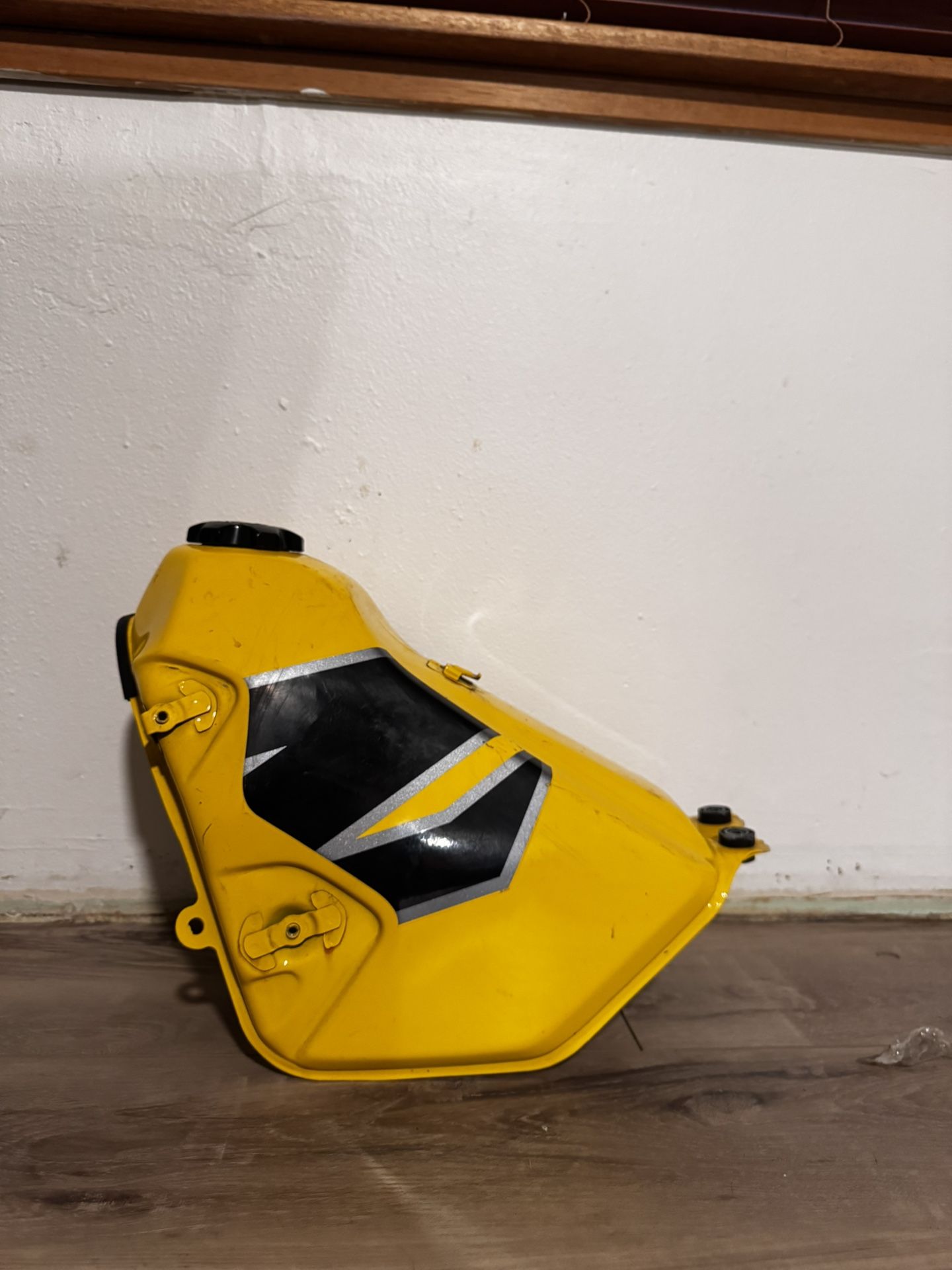 2001 Suzuki drz 400 gas tank