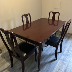 Cherry Colored Wood Dining Table Seats 4 