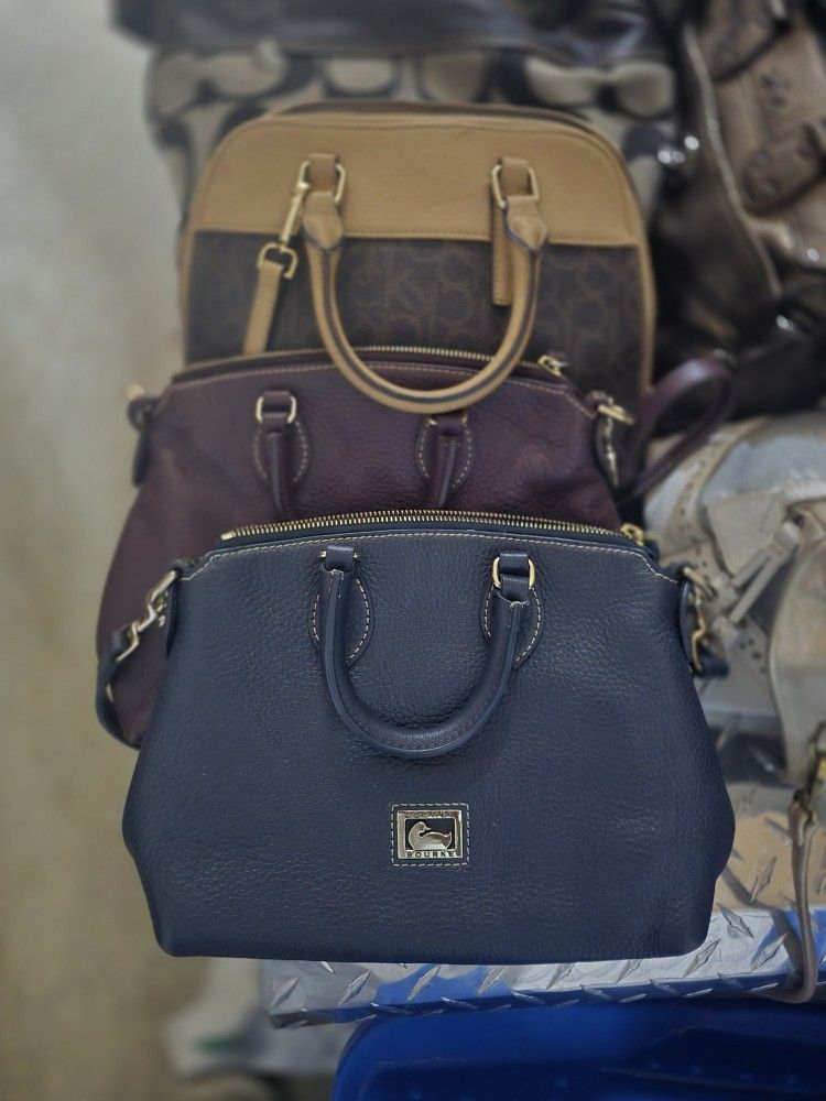 Handbags And Purses! Moving Sale!