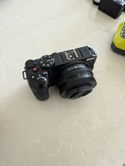 Nikon Z 30 with 16-50mm zoom lens