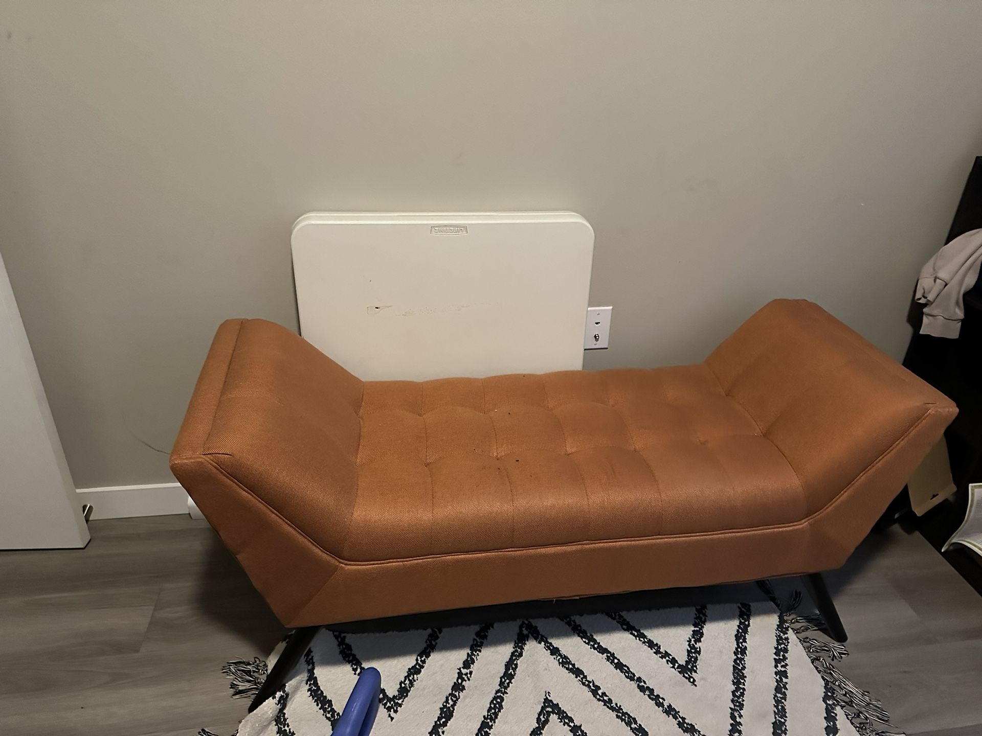 Seating bench (Furniture)