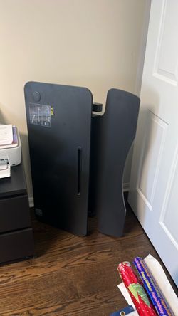 Adjustable height desktop