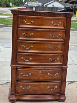 DRESSER