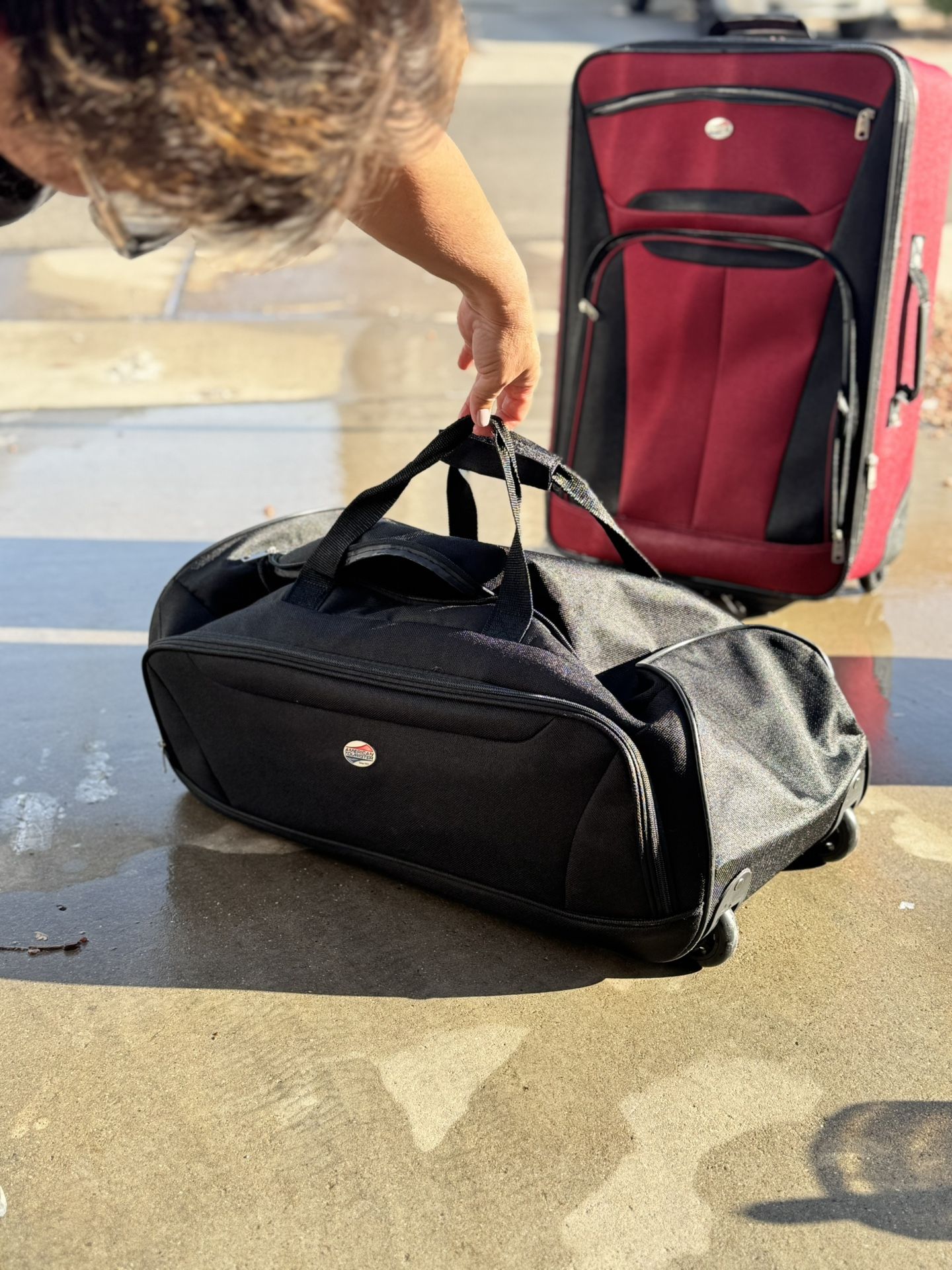 American Tourister Luggage Tote Wheeled Duffle Bag In BLACK