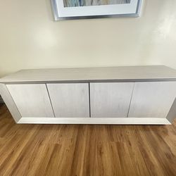 Modern White Oak TV Stand / Media Console – Excellent Condition