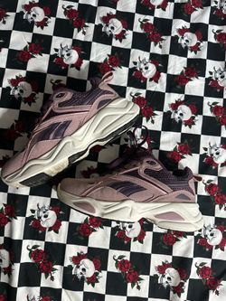 Girl tennis shoes