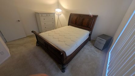 Queen Size Ethan Allen Mahogany Sleigh Bed