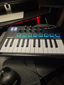 Arturia MiniLab 3 Universal MIDI Controller