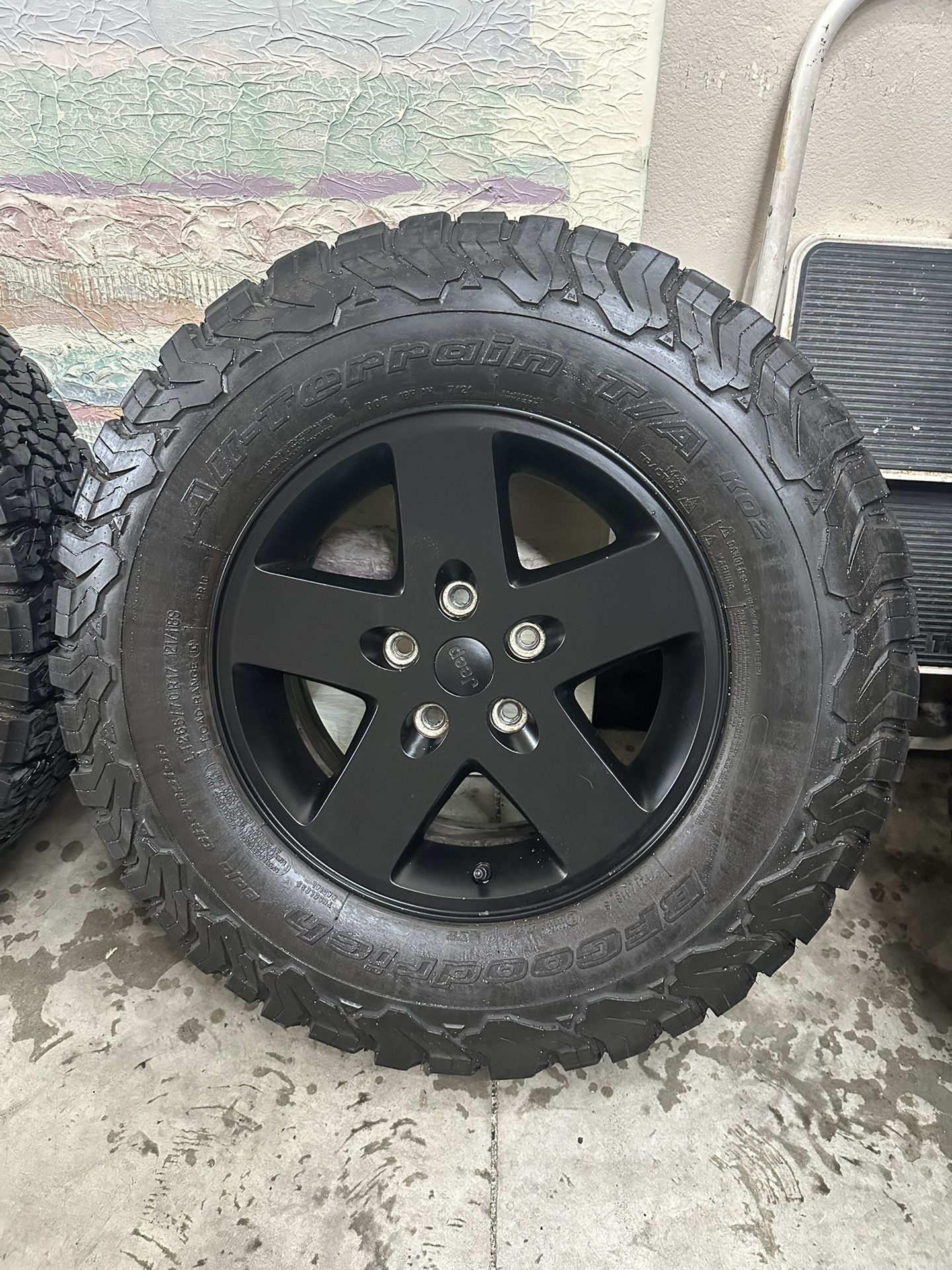 Jeep 17” Oem Wheels And Tires BFG Ko2 265/70/17 5pc Set 85% Thread Life Dot 21