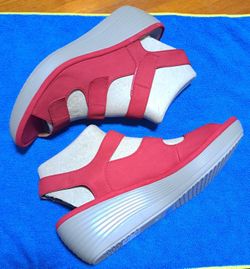 Clark's Sandals Size 12 - Red