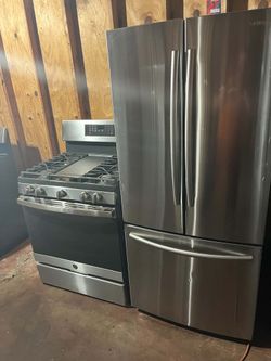 Refrijerador Samsung 3 Puertas 30 Pulgadas De Ancho  Y Estufa General Electric De Gas 5 Quemadores 