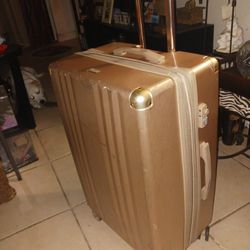 CAL PAK EX EX LARG LUGGAGE 4 WHEELS NICE CLEAN THIS 300 LUGGAGE SELL 25 TODAY