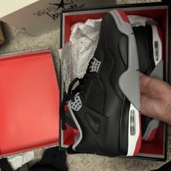 Air Jordan 4 bred 