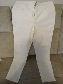 Womens size 12 white jeans brand new condition
