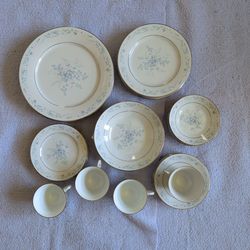 Noritake Carolyn 7 Piece Place Setting. 28 Pieces