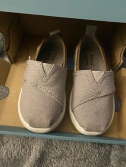 Kids slip on Toms