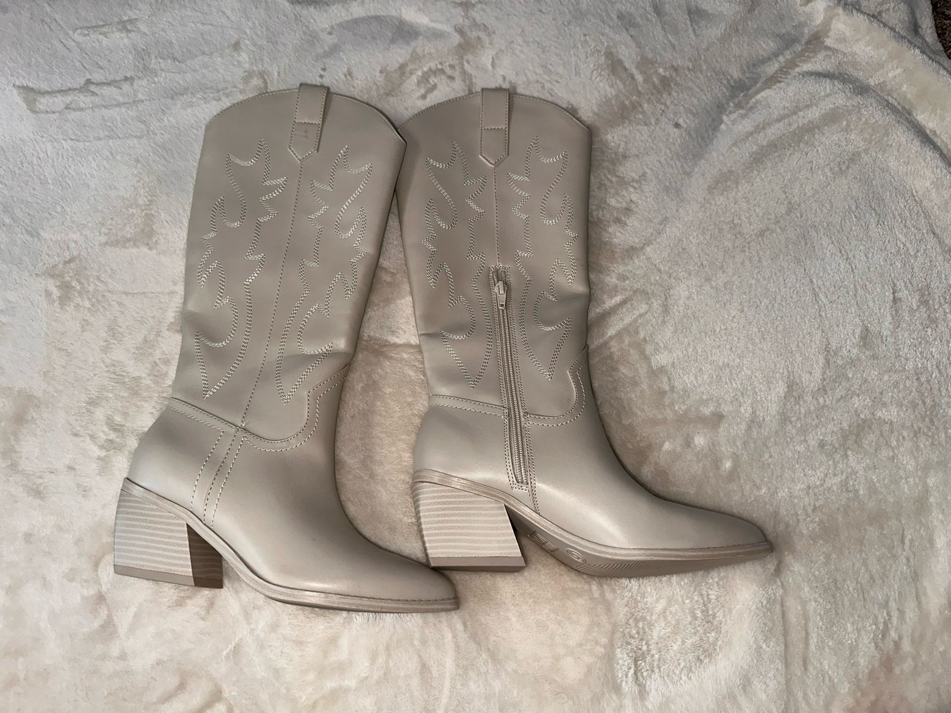 Pretty heel boots