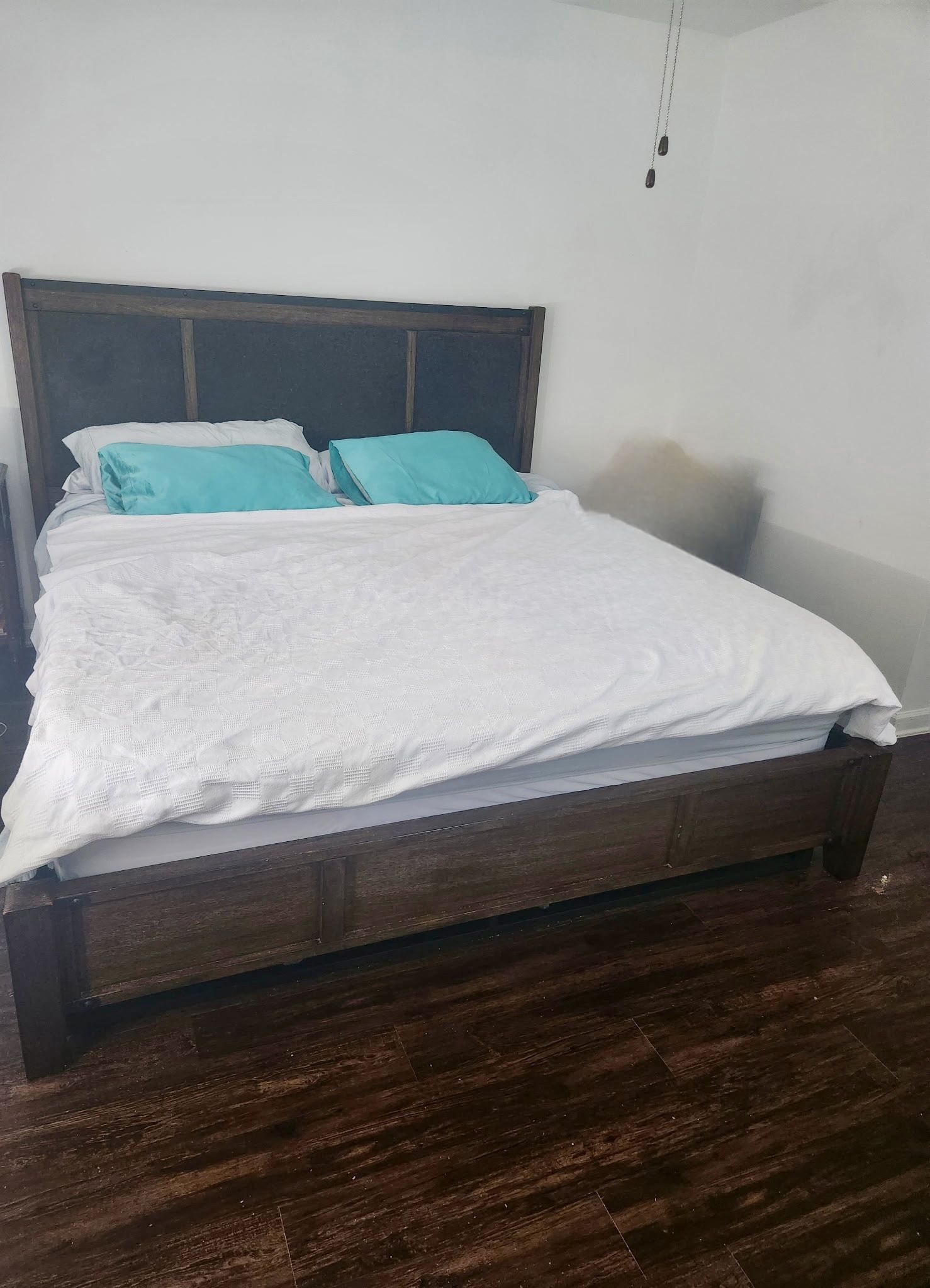 Rustic King Bedroom Set – Bed Frame, 6 Drawer Dresser, Floor Mirror