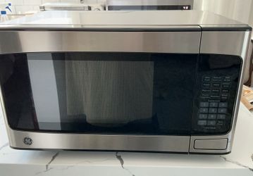 GE COUNTERTOP MICROWAVE  (new, never used)