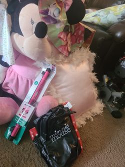 Minnie Mouse .