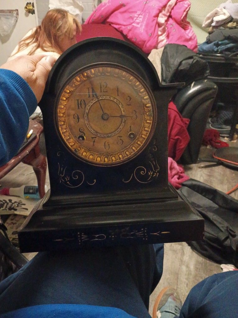 Old Vintage Mantle Clock