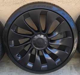 Tesla Model 3 Uberturbine 20” wheels Pirelli tires