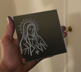 Virgen de Guadalupe grabado en espejo
