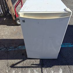 White mini Fridge 