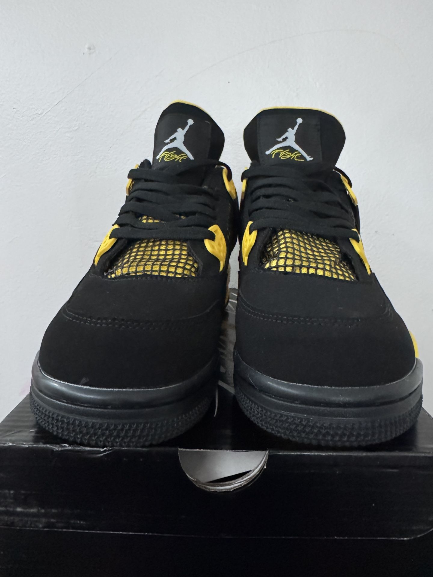 Jordan 4 Yellow Thunder Size 9,11