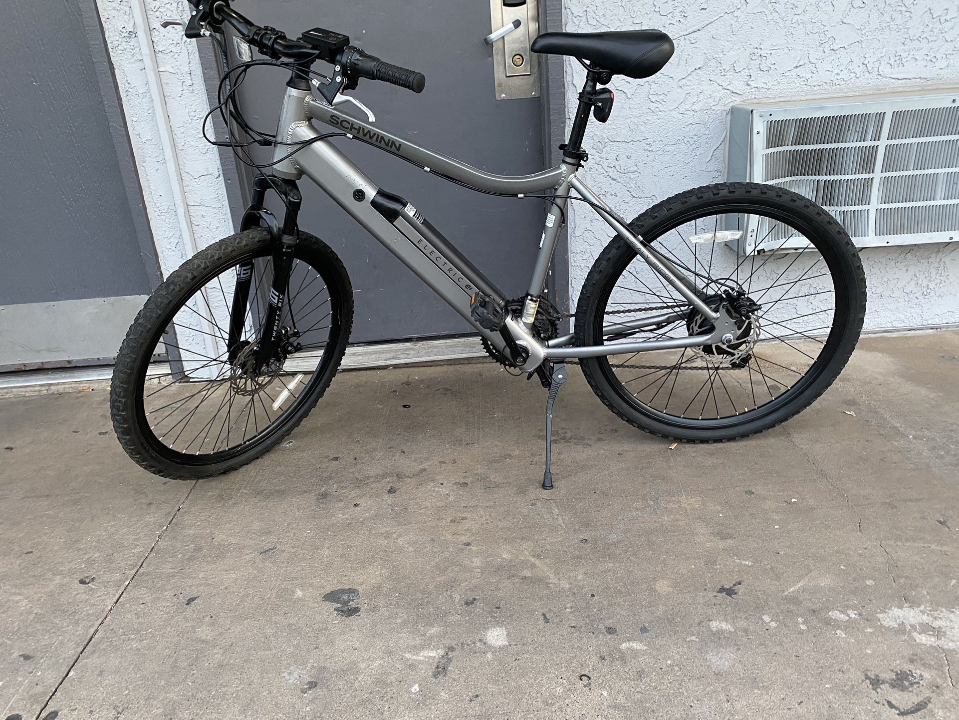 Schwinn Healy Ridge https://offerup.com/redirect/?o=RS5iaWtl